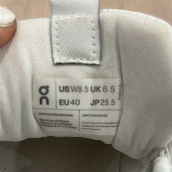 ON Running Athletic Shoes - Picture 2 of 9